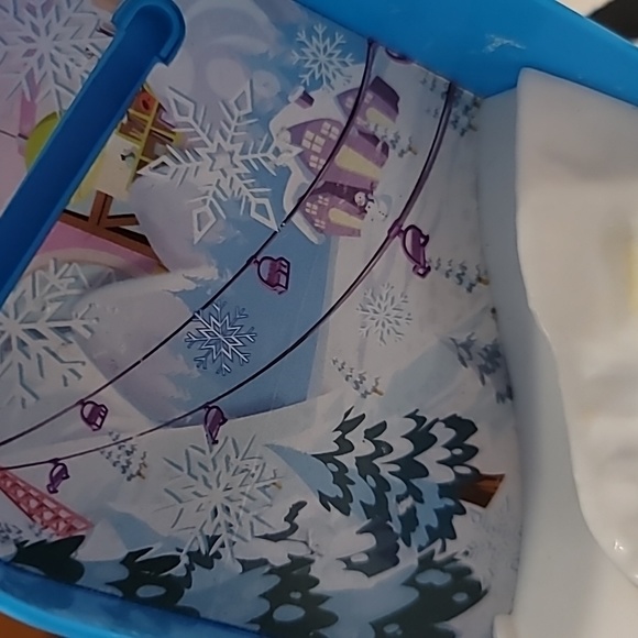 Mattel Polly Pocket Snow Globe Ski Lodge 2017 Incomplete - Picture 6 of 9